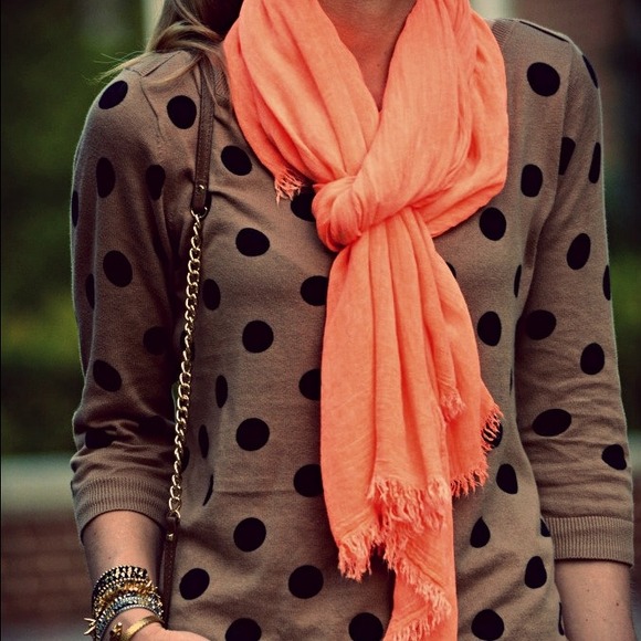 Looking for this sweater and scarf!
