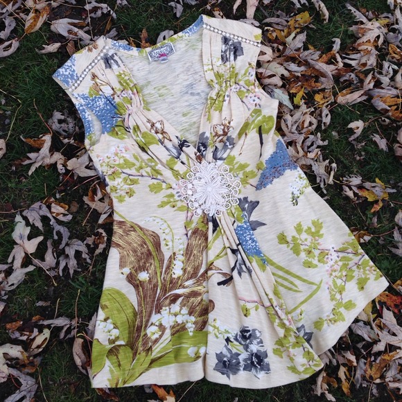 SOLD in bundle Anthropologie Top