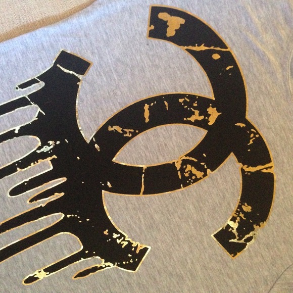 { Dripping Chanel Tee } Print w/metallic details - Picture 3 of 4