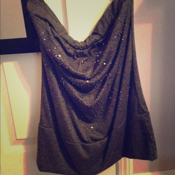Grey sleeveless shirt
