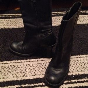 Comfy black heel boots