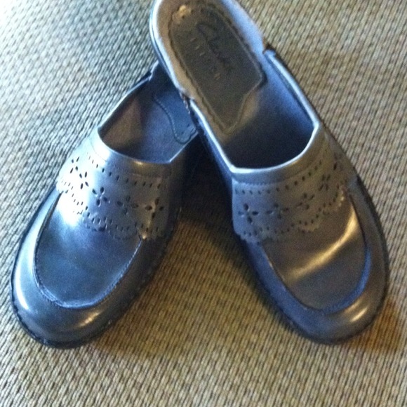 Clark's navy clogs