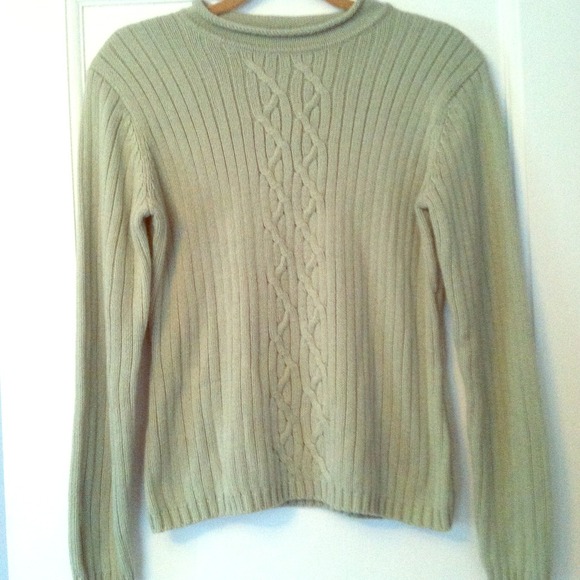 ❤️NWOT--Green Sweater❤️
