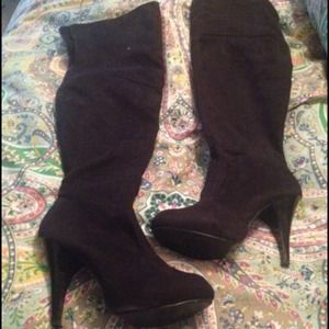 🚫 SOLD 🚫 Over the knee boots (heels)