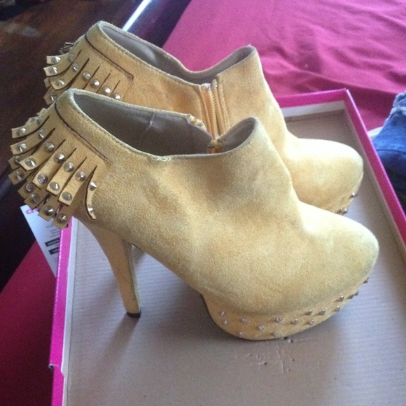 Booties good condition