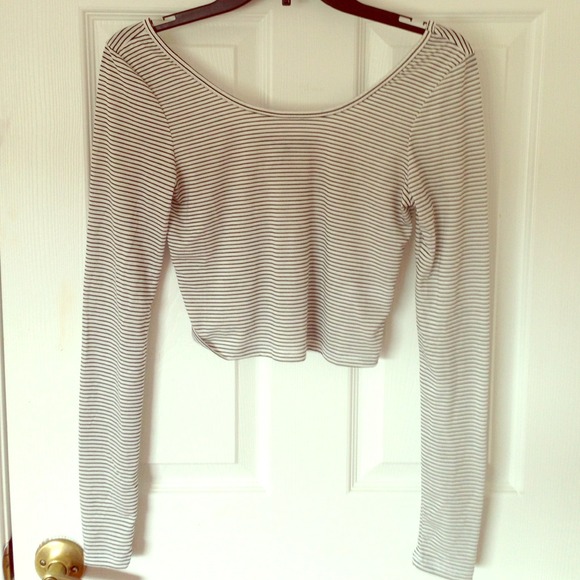 🚫SOLD🚫 PACSUN NOLLIE CROPPED LONG SLEEVE TOP NEW
