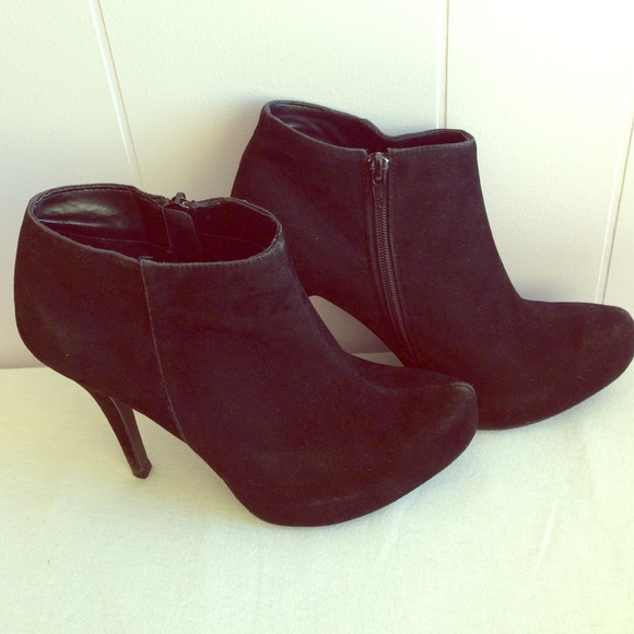 Black booties sz 8!