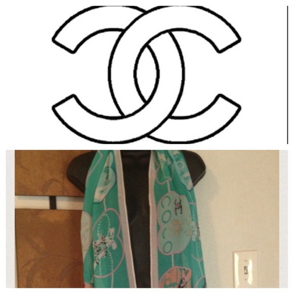 🎉sold in bundle 🎉Beautiful Fashion Scarf