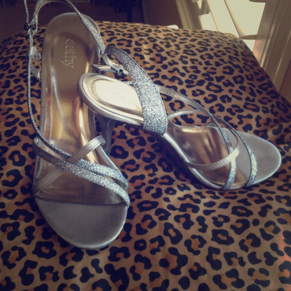 Cathy Jean Shoes - 🔴FINAL PRICE🔴 Cathy Jean Pewter Heels