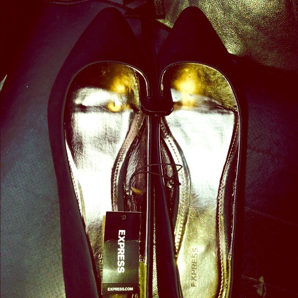 New unworn with tags EXPRESS size 10 black flats
