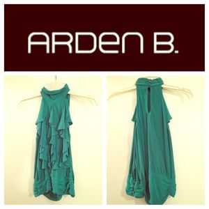 Sleeveless ruffled Turquoise Arden B top!