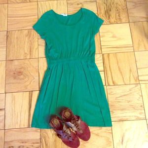 Green T-shirt dress with elasticized waist