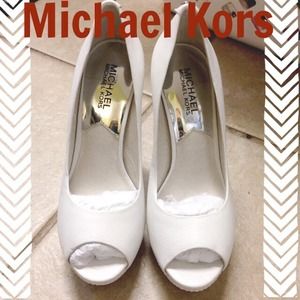 Michael Kors Josie Peep Pump