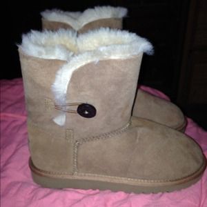 Kids ugg bailey button - chestnut