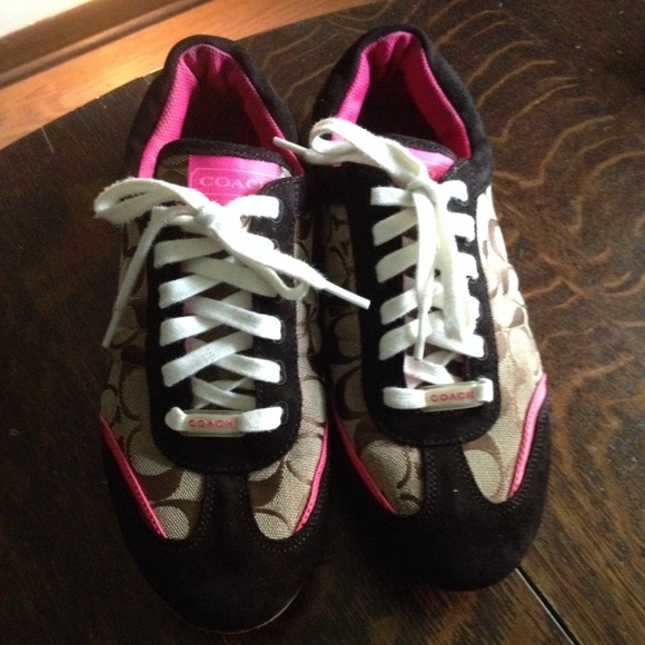 Hold Authentic Coach hot pink & brown tennis shoes