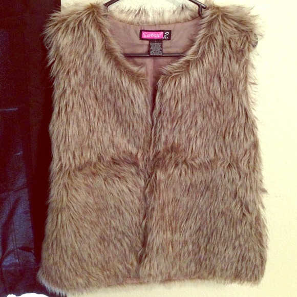 🚫SOLD🚫 Say What? Faux fur vest