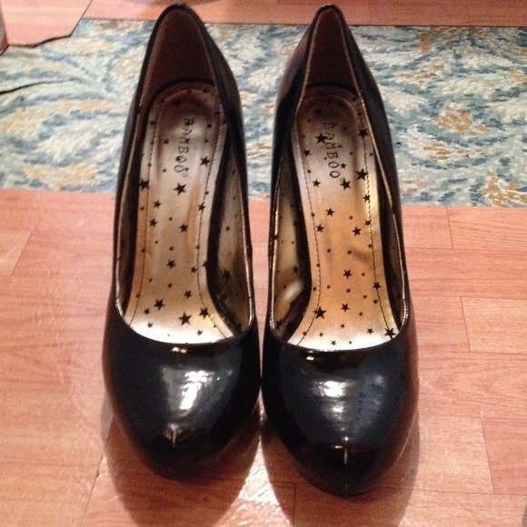 Black high heels - Picture 2 of 2