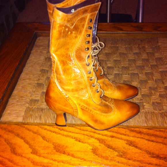 Granny Lace up leather boots