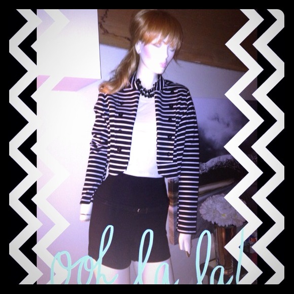 Stripped cropped blazer