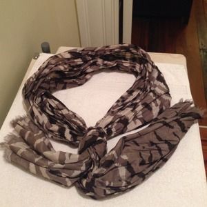 Camo scarf with short fringe Camo scarf with short fringe