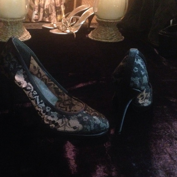 🎅Stuart Weitzman on sale🎅 - Picture 3 of 4