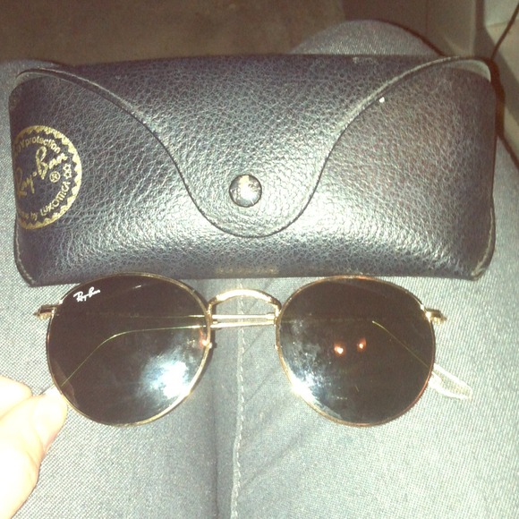 One of a kind 70s ray-bans 💋