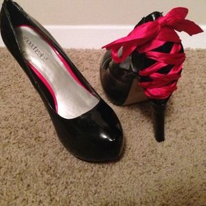 🎊🎉🎈FLASH SALE 20%off!🎈🎊🎉Corsette back pumps