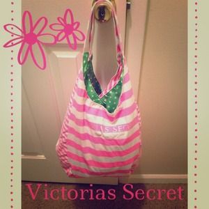 HOST PICK 12/22!! 💕VS Tote! 💕