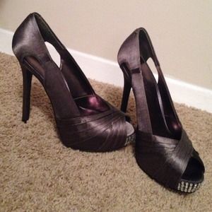 🎊🎉🎈FLASH SALE 20%off!🎈🎊🎉 silver pump!