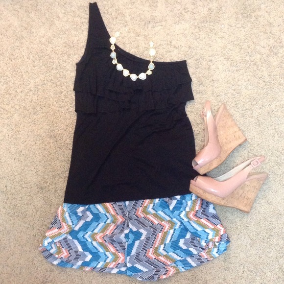 🚫SOLD IN BUNDLE🚫Ruffled One Shoulder Top
