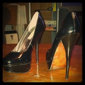Black Pumps