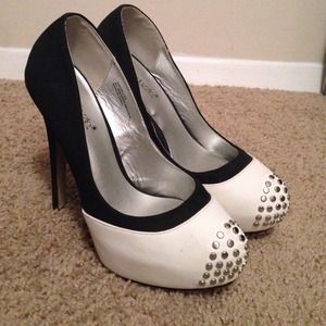 🎊🎉🎈FLASH SALE 20%off!🎈🎊🎉Black white pump