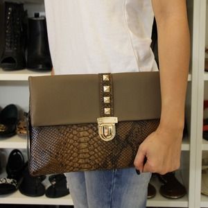 NWT Army Green Snake Printed Clutch