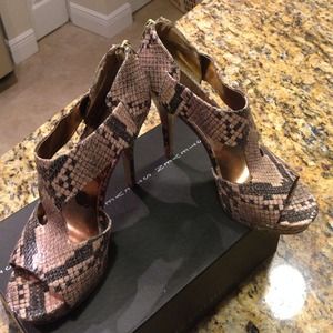 Nine West snake skin heals