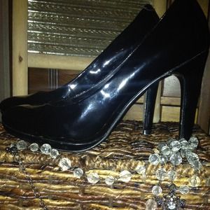 🎉HOST PICK 🎉Black Patent Heels.