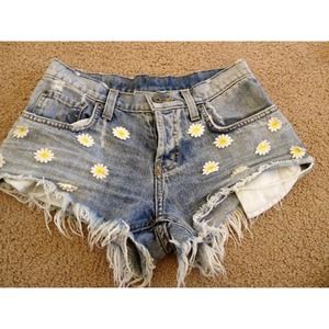 LF Floral highwaisted denim shorts