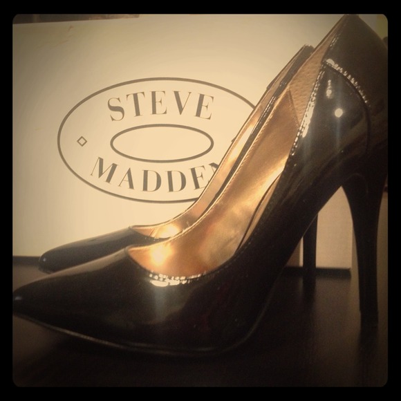 Price cut! Black Steve Madden pumps