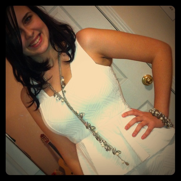 Silver necklace with white pearls