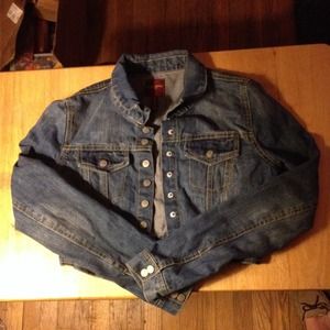 Cropped denim jacket
