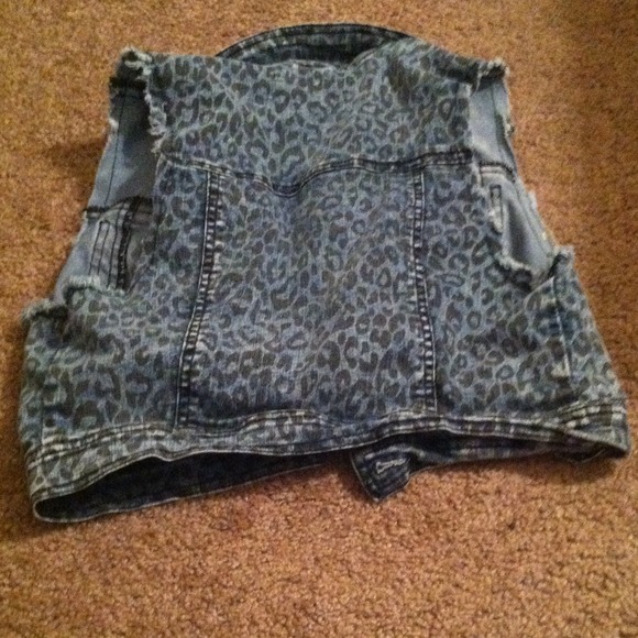 Forever 21 Cheetah Print Vest - Picture 2 of 2