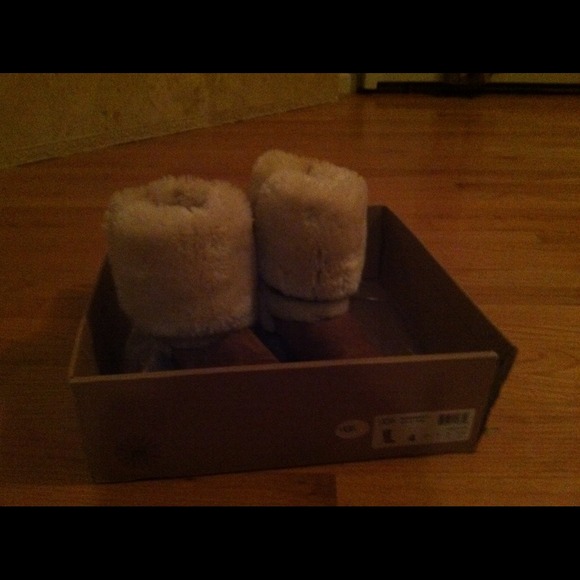***kids Ugg 4 ***