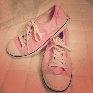 Croc casual shoes so cute and comfy!