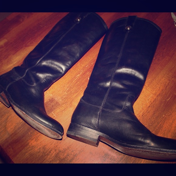 ❗️SOLD to saralia84 Frye "Melissa Button" Boot❗️