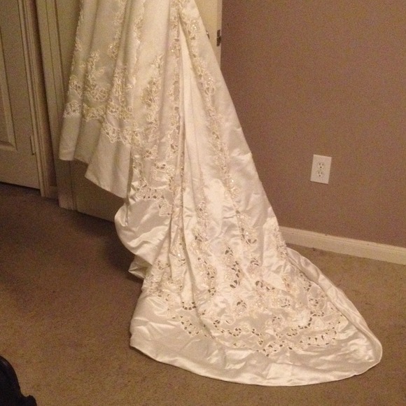 Bridal Dress - Picture 2 of 4
