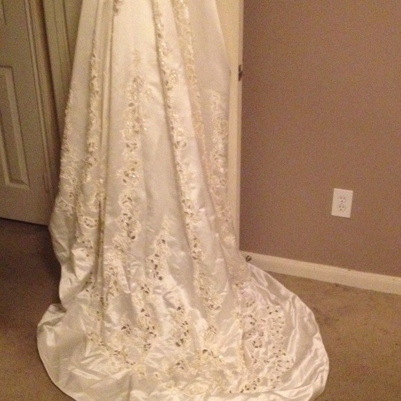 Bridal Dress - Picture 4 of 4