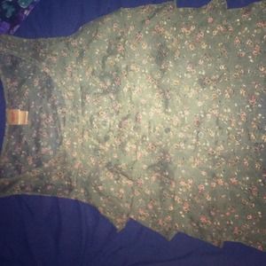 Short ruffled tanktop, never been worn, large
