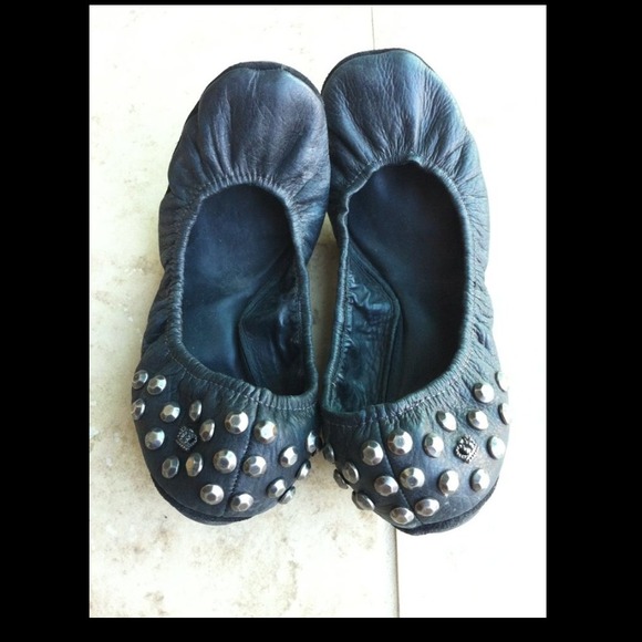 Juicy couture black flats..in good condition.