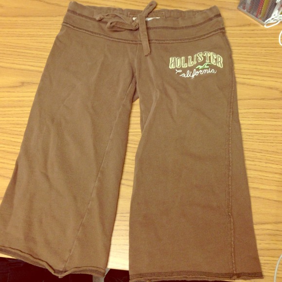 SOLD IN BUNDLE Comfy Capri sweats ! - Picture 1 of 1