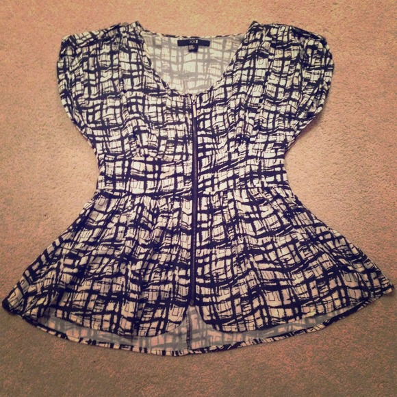 🚫Sold🚫 Patterned Peplum Top