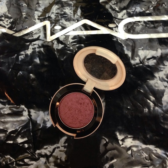 🌟SOLD🌟MAC Cranberry (frost) Eye Shadow